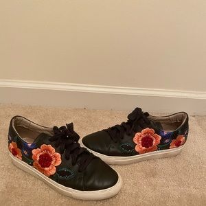 Fashion leather sneakers